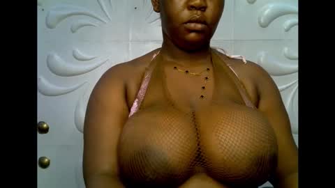 Snapshot of ebony_plumx12 chatting on November 2025 06:40:01 PM Prisy online show from November 2025 06:40:01 PM