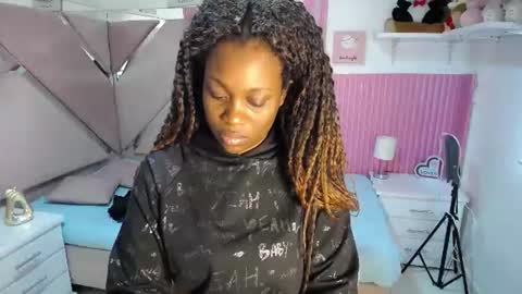 ebony_rizon online show from June 2026 01:01:01 PM