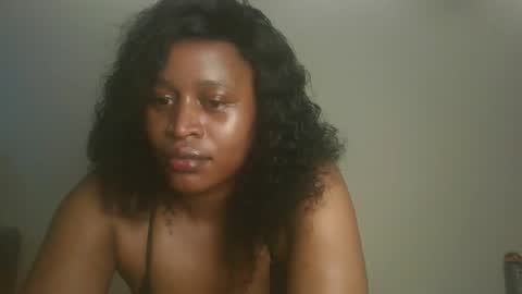 Snapshot of ebony_squiter chatting on December 2025 10:53:02 AM Ebony squiter online show from December 2025 10:53:02 AM