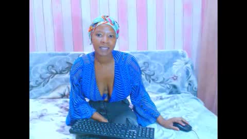 Snapshot of ebonyfirexx chatting on September 2025 06:17:01 AM Life online show from September 2025 06:17:01 AM