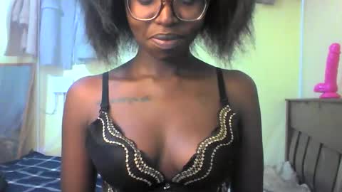 Ebonymuse2 online show from May 2026 06:24:02 PM
