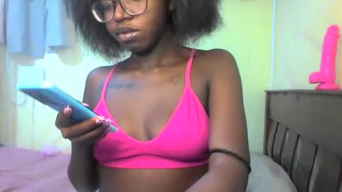 Ebonymuse2 online show from May 2026 07:01:02 PM