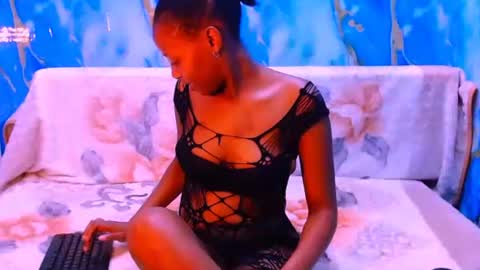 ebonypretty4u online show from October 2025 05:13:01 PM