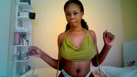 Snapshot of ebonytanqueen chatting on June 2026 01:52:02 AM ebonytanqueen online show from June 2026 01:52:02 AM