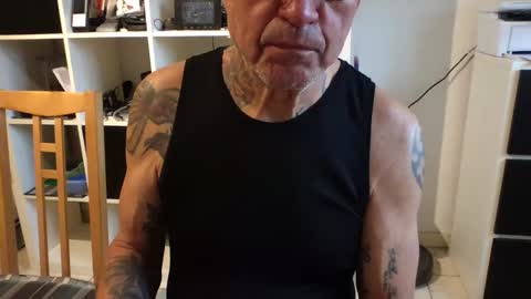 Snapshot of eddelmar chatting on December 2024 10:56:01 AM eddelmar online show from December 2024 10:56:01 AM