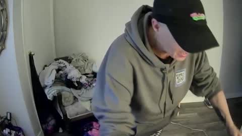 Snapshot of edgeofinsanity13 chatting on October 2025 01:41:01 PM Angel online show from October 2025 01:41:01 PM