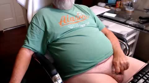 Snapshot of edginginedmonton chatting on November 2025 08:54:01 PM edginginedmonton online show from November 2025 08:54:01 PM