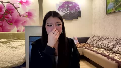 Eri online show from April 2026 06:35:01 PM