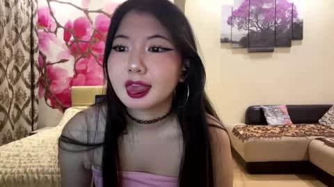 Snapshot of edinabluett chatting on April 2026 05:25:01 PM Eri online show from April 2026 05:25:01 PM