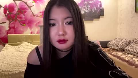 Snapshot of edinabluett chatting on April 2026 06:33:02 PM Eri online show from April 2026 06:33:02 PM