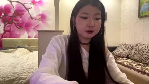 Snapshot of edinabluett chatting on April 2026 04:22:02 PM Eri online show from April 2026 04:22:02 PM