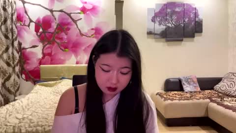Snapshot of edinabluett chatting on April 2026 07:07:02 PM Eri online show from April 2026 07:07:02 PM