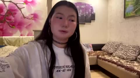 Snapshot of edinabluett chatting on April 2026 09:09:02 PM Eri online show from April 2026 09:09:02 PM