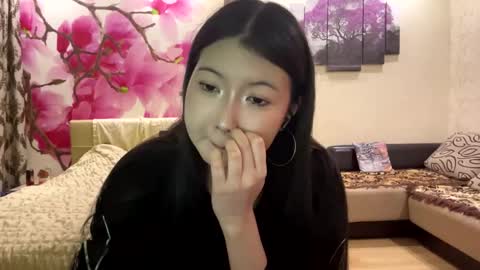 Snapshot of edinabluett chatting on April 2026 09:32:02 PM Eri online show from April 2026 09:32:02 PM