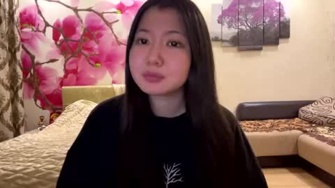 Snapshot of edinabluett chatting on May 2026 06:04:02 PM Eri online show from May 2026 06:04:02 PM