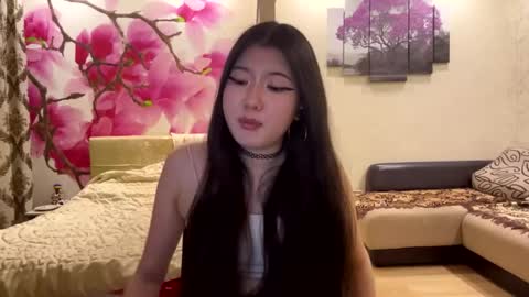 Snapshot of edinabluett chatting on May 2026 05:52:01 PM Eri online show from May 2026 05:52:01 PM