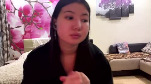 Snapshot of edinabluett chatting on May 2026 06:16:02 PM Eri online show from May 2026 06:16:02 PM