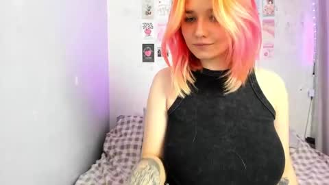 Snapshot of edna_dana chatting on December 2024 05:43:01 PM Edna online show from December 2024 05:43:01 PM