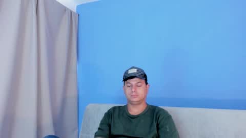 edwar_95 online show from February 2026 02:15:02 PM