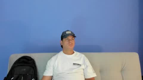 edwar_95 online show from February 2026 05:39:01 PM