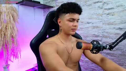 Snapshot of edward__clarck chatting on January 2025 03:45:01 AM EDWARD CLARCK online show from January 2025 03:45:01 AM