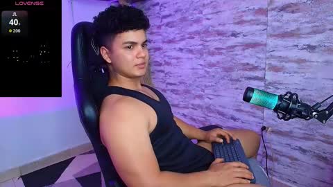 Snapshot of edward__clarck chatting on April 2026 04:07:01 AM EDWARD CLARCK online show from April 2026 04:07:01 AM