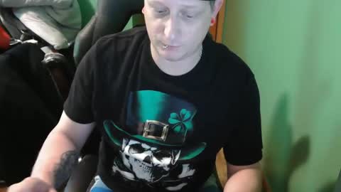 edwardaims_2please online show from May 2026 01:40:02 PM