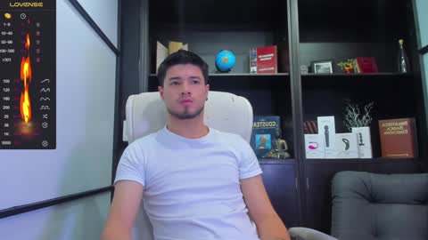 Snapshot of edwardross_ chatting on January 2025 08:37:02 PM Edward Ross online show from January 2025 08:37:02 PM
