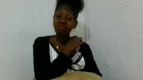 Snapshot of edwige770943 chatting on June 2026 05:19:02 AM edwige770943 online show from June 2026 05:19:02 AM