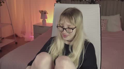 EVA NON NUDE online show from April 2026 06:49:02 PM