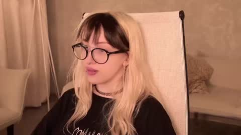 Snapshot of eevamarie chatting on June 2026 04:22:02 PM EVA NON NUDE online show from June 2026 04:22:02 PM