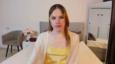 Snapshot of effiemur chatting on November 2025 05:39:02 AM Effie Mur online show from November 2025 05:39:02 AM