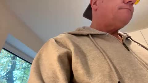 Snapshot of eichelhorn chatting on October 2025 10:58:02 AM eichelhorn online show from October 2025 10:58:02 AM