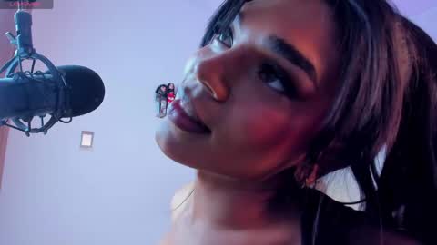 Eiimy ray  online show from April 2026 04:07:02 PM