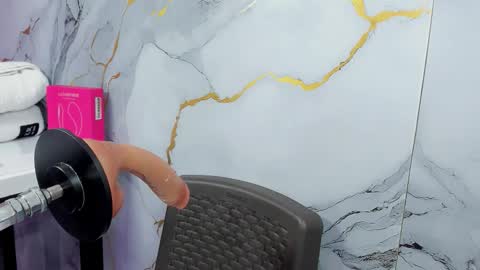 Eimy online show from February 2026 08:14:02 PM