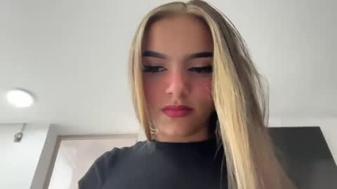 eimy_rosse18 online show from May 2026 01:49:01 PM