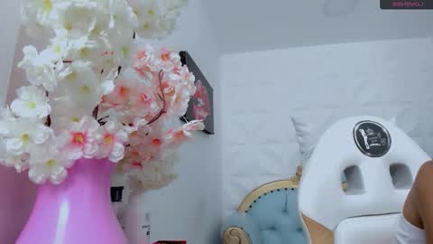 Snapshot of eimy_skinny chatting on November 2025 06:40:02 PM eimy online show from November 2025 06:40:02 PM