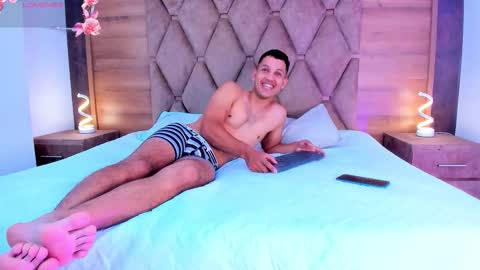 YG COUPLE online show from October 2025 08:20:02 PM