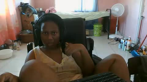 Snapshot of eirondra_valeen chatting on October 2025 11:55:02 AM Eirondra Valeen online show from October 2025 11:55:02 AM