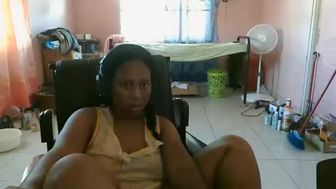 Snapshot of eirondra_valeen chatting on October 2025 12:41:02 PM Eirondra Valeen online show from October 2025 12:41:02 PM