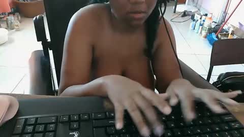 Snapshot of eirondra_valeen chatting on October 2025 01:55:02 PM Eirondra Valeen online show from October 2025 01:55:02 PM