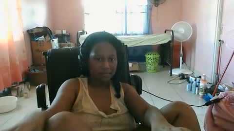 Snapshot of eirondra_valeen chatting on October 2025 12:20:01 PM Eirondra Valeen online show from October 2025 12:20:01 PM