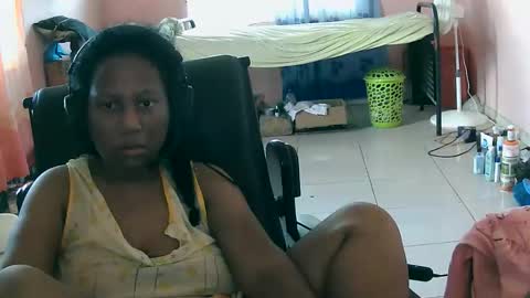 Snapshot of eirondra_valeen chatting on October 2025 11:25:01 AM Eirondra Valeen online show from October 2025 11:25:01 AM