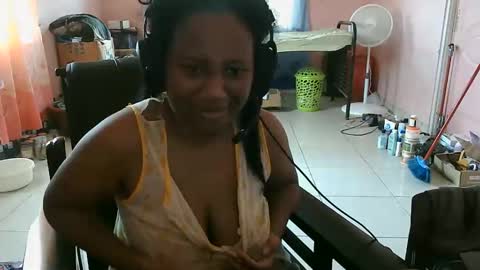 Snapshot of eirondra_valeen chatting on October 2025 01:45:01 PM Eirondra Valeen online show from October 2025 01:45:01 PM