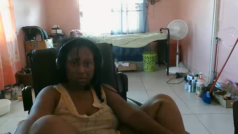 Snapshot of eirondra_valeen chatting on November 2025 01:45:01 PM Eirondra Valeen online show from November 2025 01:45:01 PM