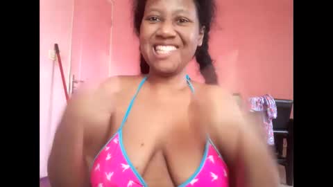 Snapshot of eirondra_valeen chatting on November 2025 11:10:02 AM Eirondra Valeen online show from November 2025 11:10:02 AM