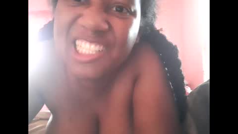 Snapshot of eirondra_valeen chatting on November 2025 10:14:02 AM Eirondra Valeen online show from November 2025 10:14:02 AM