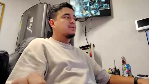 Snapshot of el_sanmiguel chatting on December 2025 07:58:02 AM online show from December 2025 07:58:02 AM