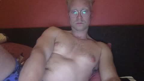Snapshot of el_thunder chatting on March 2025 08:20:02 PM MrE online show from March 2025 08:20:02 PM