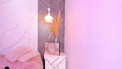 Snapshot of ela_endezz chatting on December 2024 04:43:02 AM online show from December 2024 04:43:02 AM